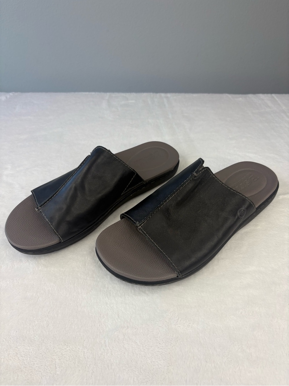 Born Men’s Black Leather Sandals Size 9